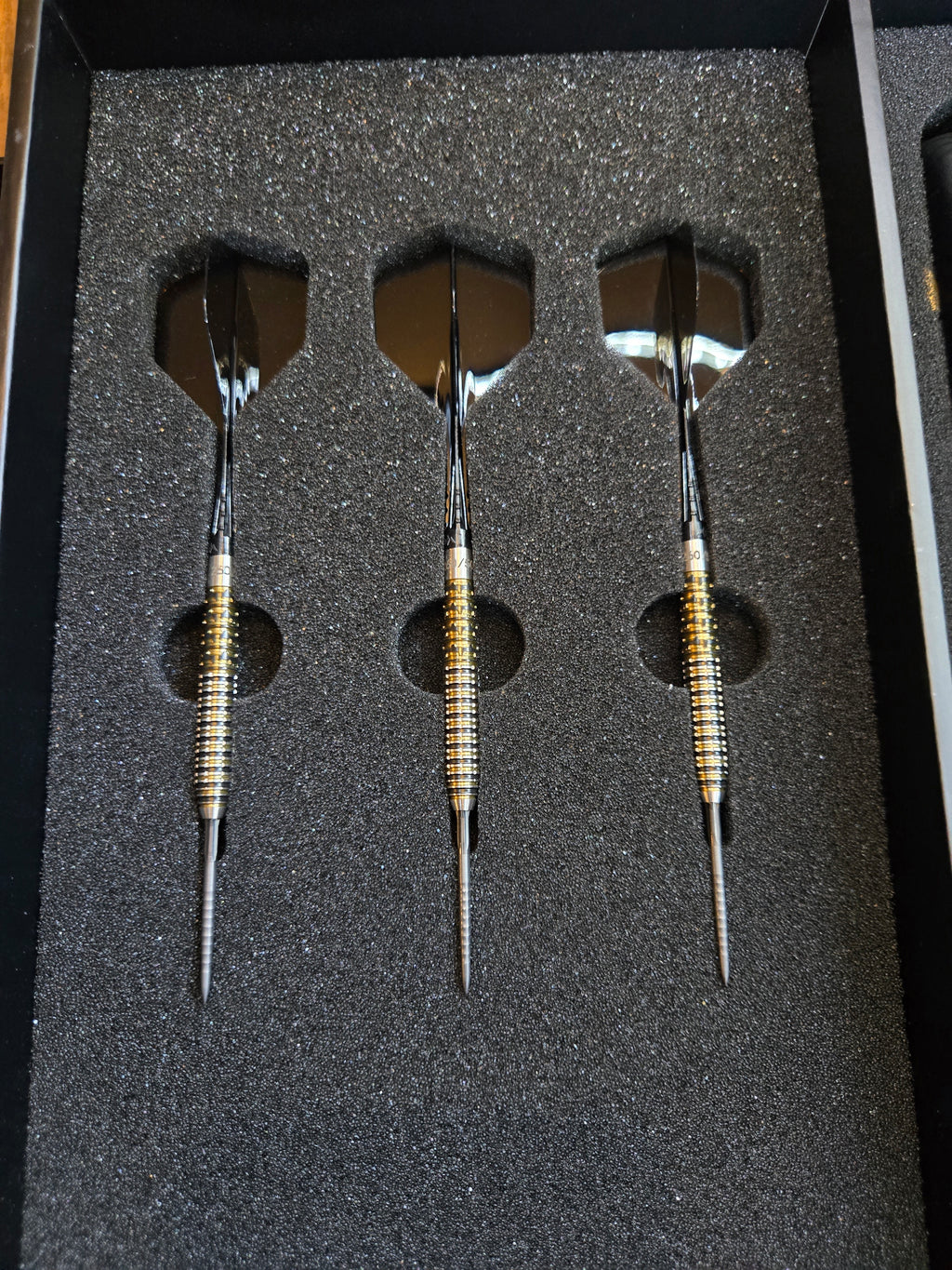 Mission Olly Croft OBE Darts - 260 / 501