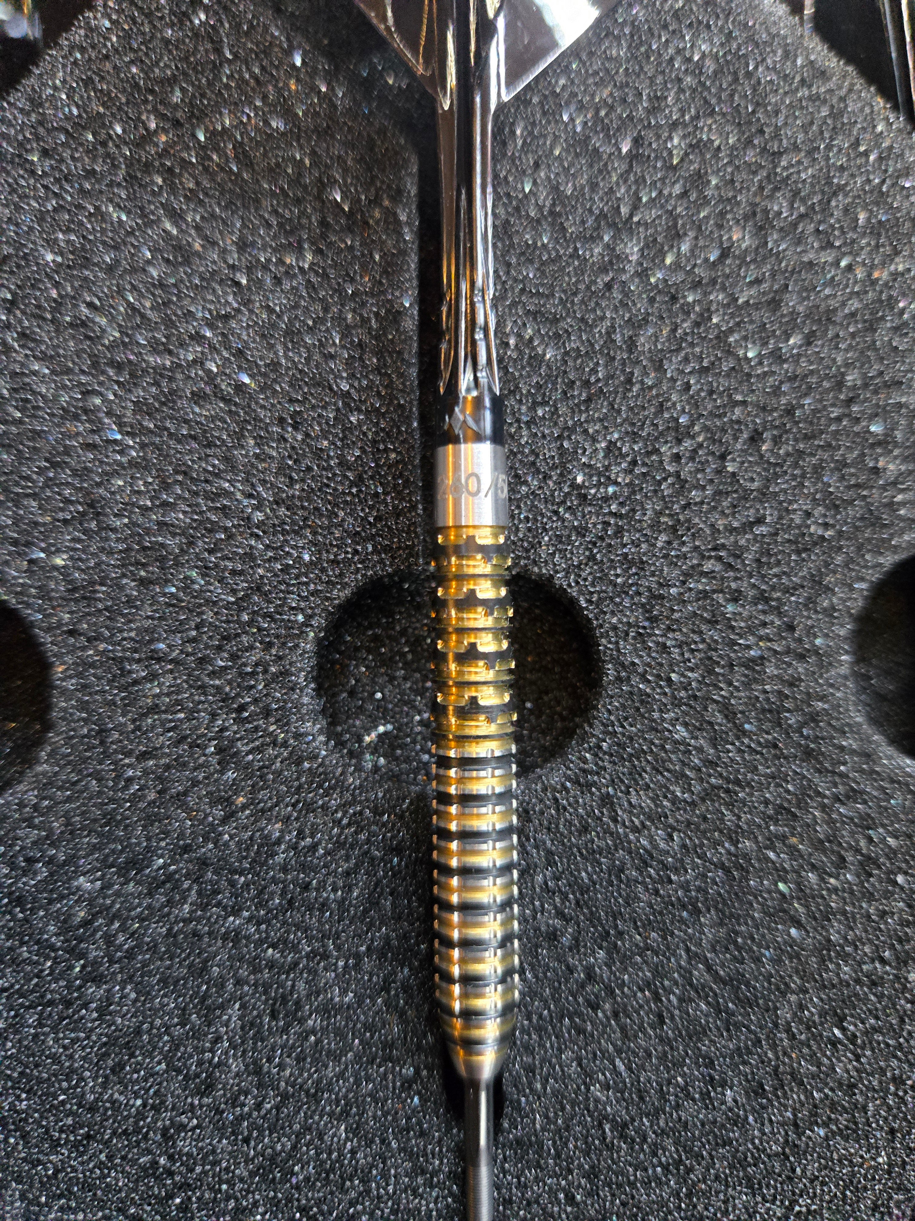 Mission Olly Croft OBE Darts - 260 / 501